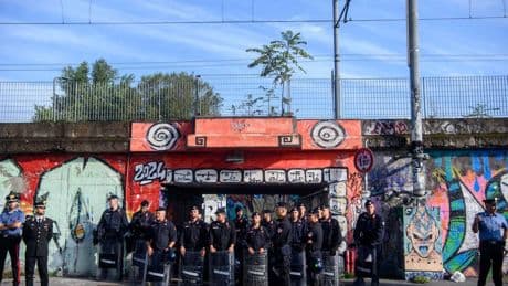 Sgomberato il Leoncavallo. L’ira di Sala: "Non avvisato"