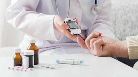 Diabete, come mantenerlo sotto controllo con la tecnologia: dai sensori glicemici ai microinfusori di insulina, così si prevengono complicazioni