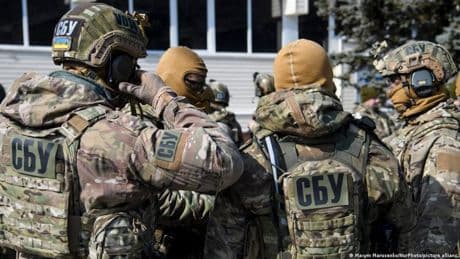 Sie wollten Raketen-Infos stehlen: Ukraine verhaftet chinesischen Vater und Sohn wegen Spionage