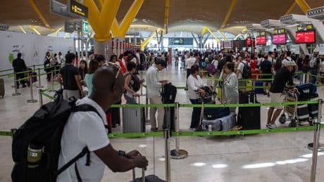 Aena esquiva la incertidumbre con un récord de 150 millones de viajeros hasta junio