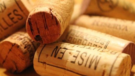 ¿Guardas los tapones de vino? Este es el lugar donde deberías ponerlos en casa