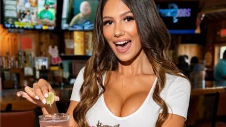 Kult-Restaurants insolvent - WWE-Legende will „Hooters“ retten