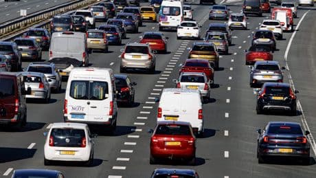 Ons land stevent af op ’magische grens’ van 10 miljoen auto’s: ’En dat is nog niet eens het eindpunt!’