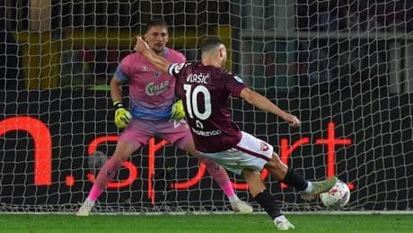 <p>Vlasic replica a Kike Perez, pari tra Torino e Venezia. Malore per Vanoli</p>