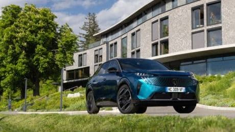 Peugeot E-3008 e E-5008 Dual Motor: più potenza, più trazione, stesso stile