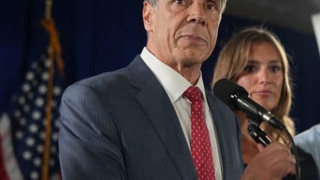 Cuomo, Chastened, Will Reassess Plans to Run as an Independent