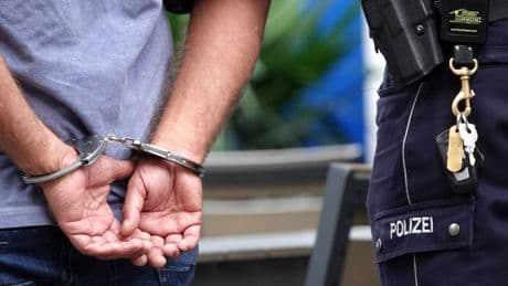 Polizeieinsatz in der Innenstadt: Wahllose Angriffe auf Passanten in Hilden