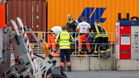 Unfassbarer Bahn-Unfall in Bayern - Zug überrollt 18-Jährigen! Er ist fast unverletzt