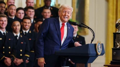 Trump propone dar dinero y billetes de avión a migrantes que decidan "autodeportarse"
