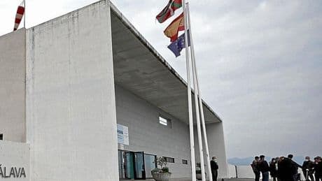 Casi una veintena de presos de ETA tiene flexibilizado el segundo grado