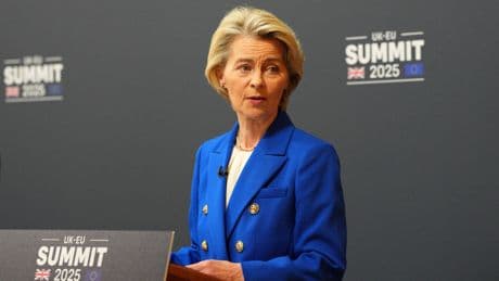 Von der Leyen pide a Trump que respete la tregua comercial para seguir negociando