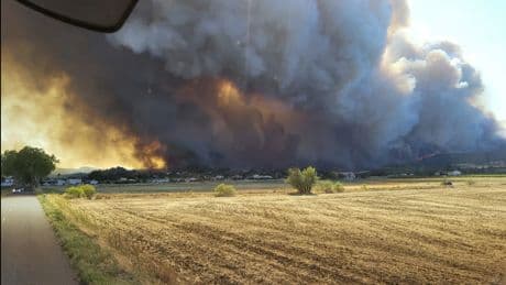 El fuego continúa avanzando, aunque más lentamente, en el megaincendio de Francia que ya alcanza las 16.000 hectáreas quemadas