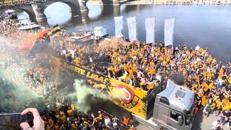 Tausende Fans an der Elbe - Dresden feiert fulminante Aufstiegs-Party!