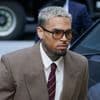 Chris Brown verklaart onschuldig te zijn tijdens tweede hoorzitting: beelden tonen hoe zanger aankomt bij de rechtbank