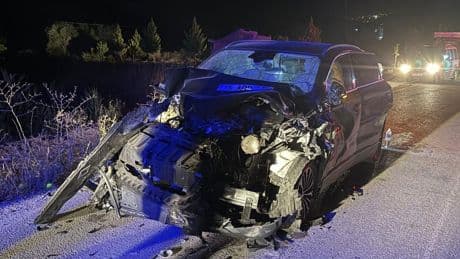 Burdur'da otomobil ile traktör çarpıştı: 6 yaralı
