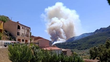 El incendio en el Baix Ebre quema unas 1.600 hectáreas e Illa pide la colaboración de la UME