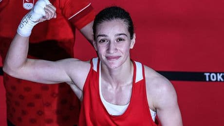 Buse Naz Çakıroğlu, Dünya Boks Şampiyonası'nda yarı finalde!