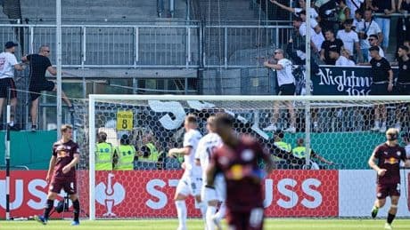 DFB-Pokal: Plakat bei Spiel von RB Leipzig erregt Ärger auf Tribüne