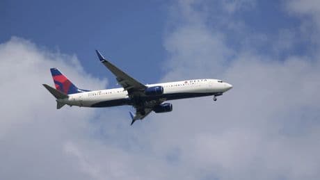 Las turbulencias en un vuelo dejan a 25 personas heridas: "Golpearon el techo y luego se cayeron al suelo"