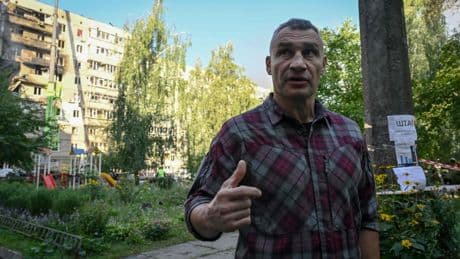 Krieg in der Ukraine: Vitali Klitschko: Angriff auf Regierungsgebäude ist klare Botschaft