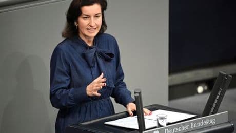 Dorothee Bär plant »Rundum-sorglos-Paket« für ausländische Forschende