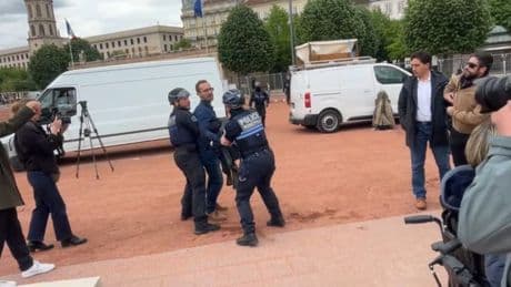 Lyon: un candidat aux municipales évacué par la police après avoir interpellé la première adjointe place Bellecour