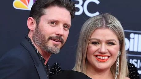 Kelly Clarkson's ex husband in a relationship with her assistant before death