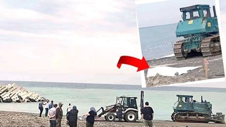 Türkiye'de hayatta kalmanız şansa bağlı: Plajda güneşlenen kadını dozer ezdi