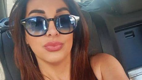 Donna strangolata in casa dall’ex compagno, è caccia all’uomo