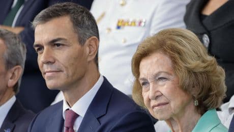 La reina Sofía amadrina una fragata en Ferrol en presencia de Sánchez, Díaz, Robles y Rueda