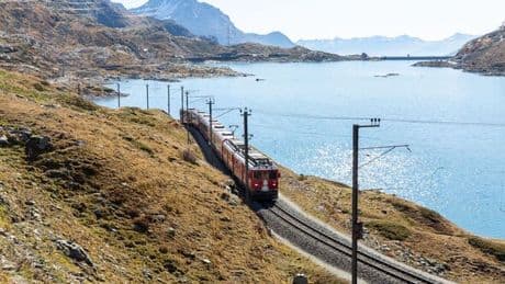 The incredible train journey linking 2 beautiful countries by crossing 196 bridges