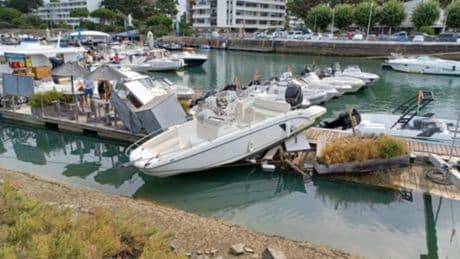 Près de La Baule : un bateau finit sur le ponton du port du Pouliguen après une erreur de pilotage