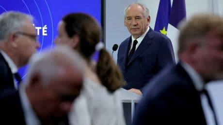Budget : les “annonces choc” de François Bayrou, qui menace de supprimer deux jours fériés