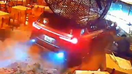 Racheaktion nach Schlägerei - Mit Vollgas ins Restaurant gerast
