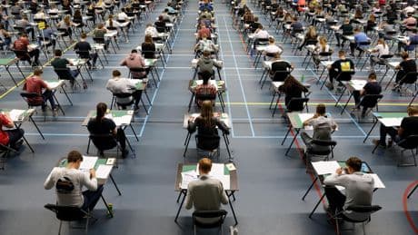 Lazar (18) wint rechtszaak nadat hij op 0,05 punt zakte:  scholier krijgt alsnog vwo-diploma na ’apert onzorgvuldige beoordeling’