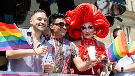 Während Neonazis Gegendemo organisieren - Promis feiern am CSD in Dresden