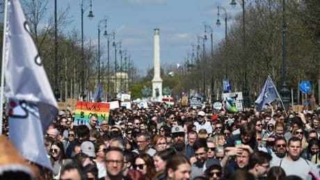 17 países de la UE instan a Bruselas a actuar contra Hungría por prohibir la marcha del Orgullo LGTBI