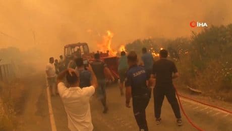 Kampf gegen die Flammen - Waldbrände bedrohen türkische Urlaubsregion