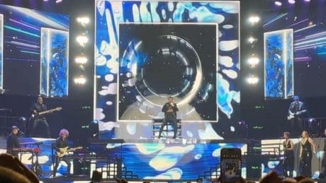 Chayanne enamora a Bilbao a golpe de cadera y de balada