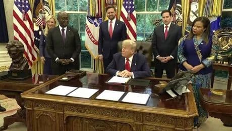 Trump gözünü madenlere dikti: ABD aracı oldu, 30 yıllık savaş bitti!