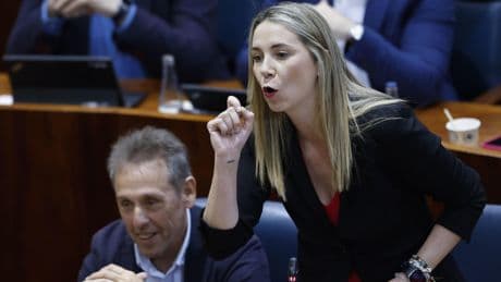 El PSOE se viene arriba, reta a Ayuso a sacar sus mensajes y ella estalla: &quot;¡No les da vergüenza con el día que tienen!&quot;