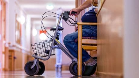 Dramatischer Appell an Merz - Pflegekassen droht Pleite-Welle