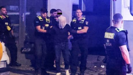 Mit Messern und Baseballschläger - Brutaler Streit in Berliner Spätkauf