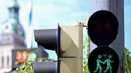 Menschenrechte: Queer-Beauftragte fordert Grundgesetzänderung