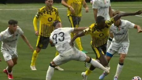 El último 'servicio' de Ramos al Madrid: casi rompió a Guirassy, el goleador del Dortmund