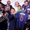 PSG-spelers als helden onthaald in Franse hoofdstad, Macron noemt geweld “onaanvaardbaar”