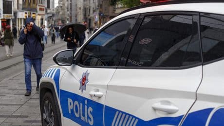 ’Nederlandse broers (15 en 17) overleden in Turks hotel, vader (57) in kritieke toestand naar ziekenhuis’