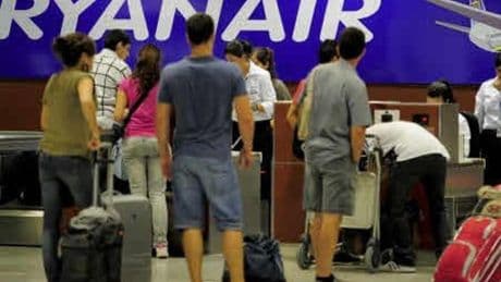 Los billetes de avión de las 'low cost' se encarecen 56 euros por el equipaje de mano