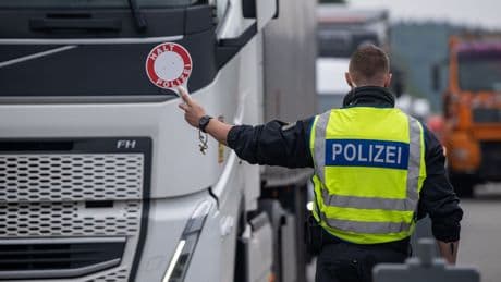 Illegale Einreisen: Razzia gegen Schleuser