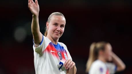 Beth Mead urges England to feed off the pressure of European title defence